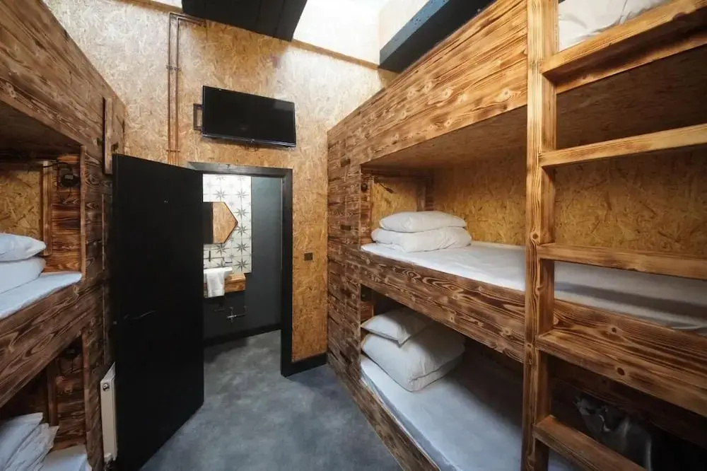 Studio 95 - Shared & Private Rooms