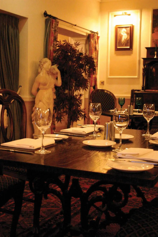 Cross Lanes Hotel
