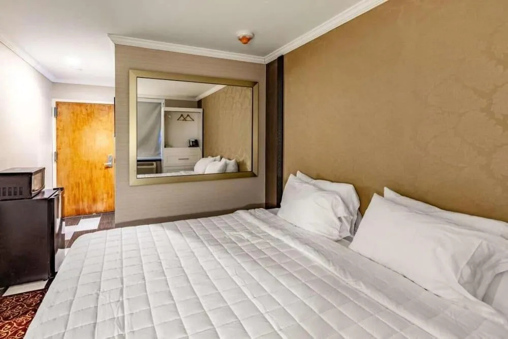 Umbrella Hotel Brooklyn - Newly Renovated