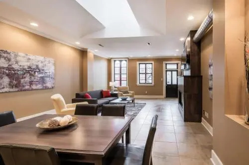 LazyKey Suites - Gorgeous 3BD Penthouse w/Spa and a Private Deck