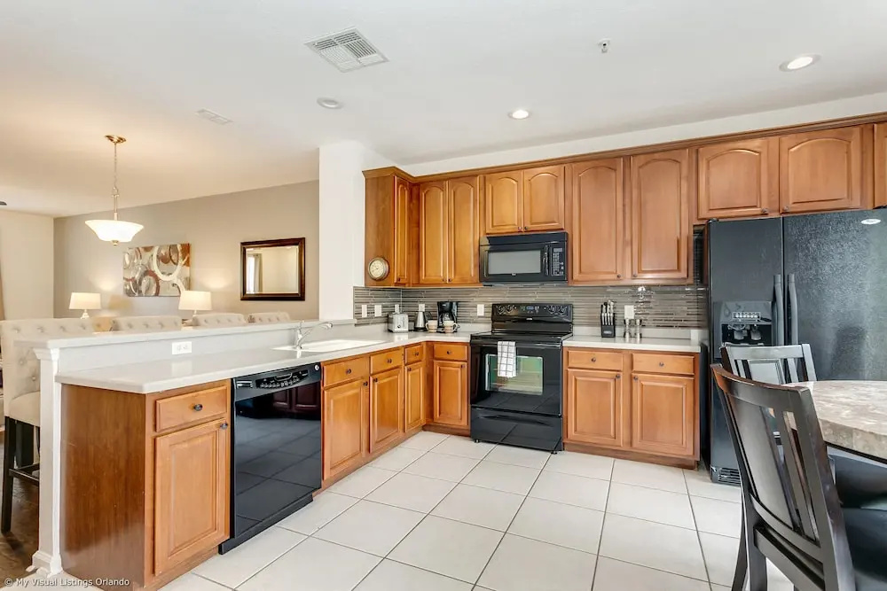 NEW Tastefully Designed Town Home. Close to Attractions, Steps From Convention Center! 3br/3ba #3vc138