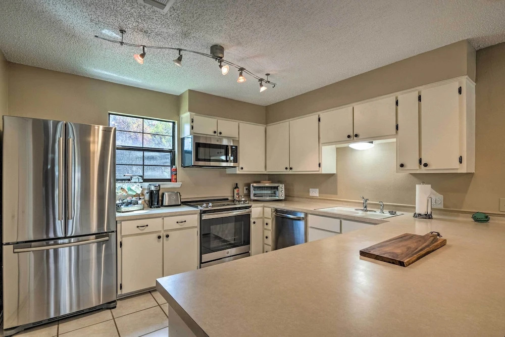 Horseshoe Bay Resort Townhome - Near Lake Lbj!