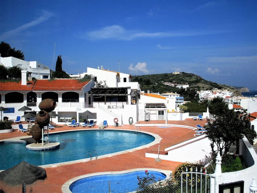 Apartamentos Salema Praia Club