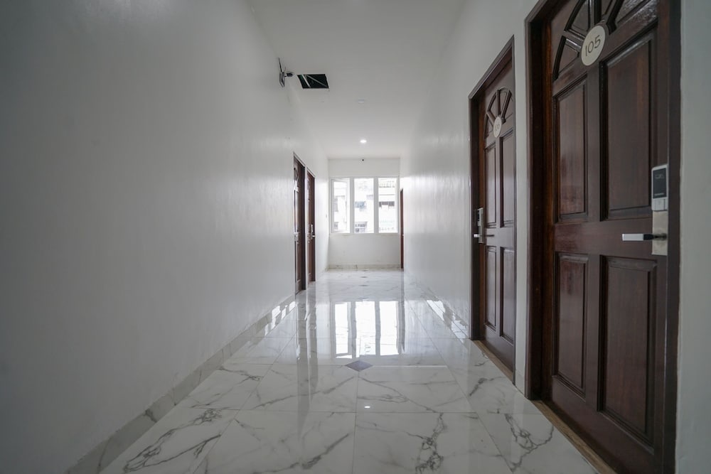 OYO 1270 Residence 8