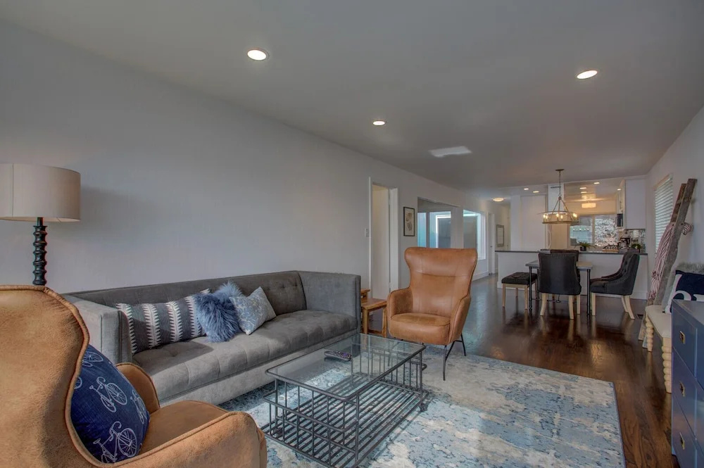 Bird Paradise: Serene Bayview Home in East Alameda 2 Bedrooms 2 Bathro