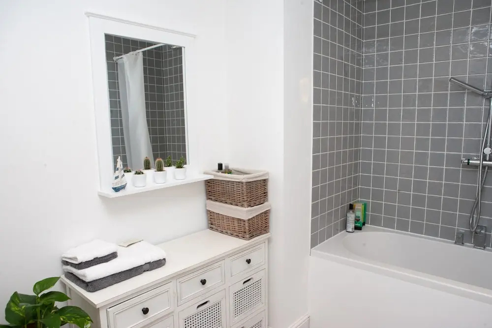 Charming 1 Bedroom House Close to City Centre