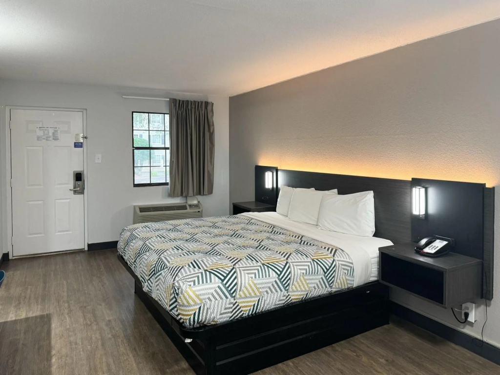 Motel 6 Huntsville AL University Dr