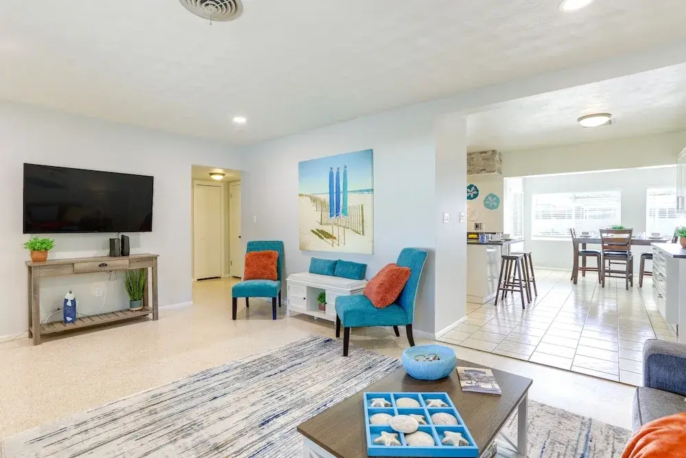 Clearwater Oasis: Gas Grill, Beach Chairs & More!