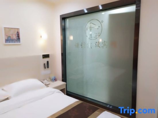 Fengyang Qianzhen Construction Hotel