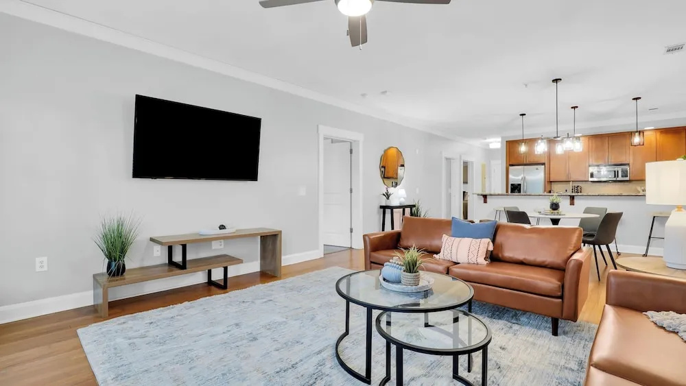 5 Units w/ Free Parking Walkable Historic District The Juliette by Avantstay