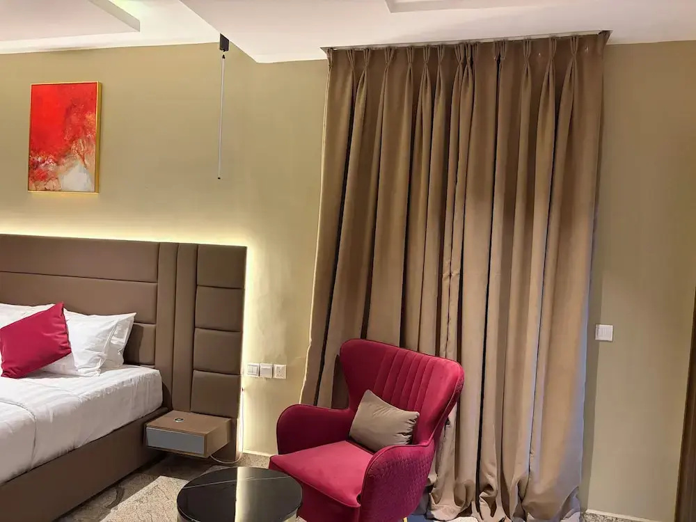 Raynez Resort