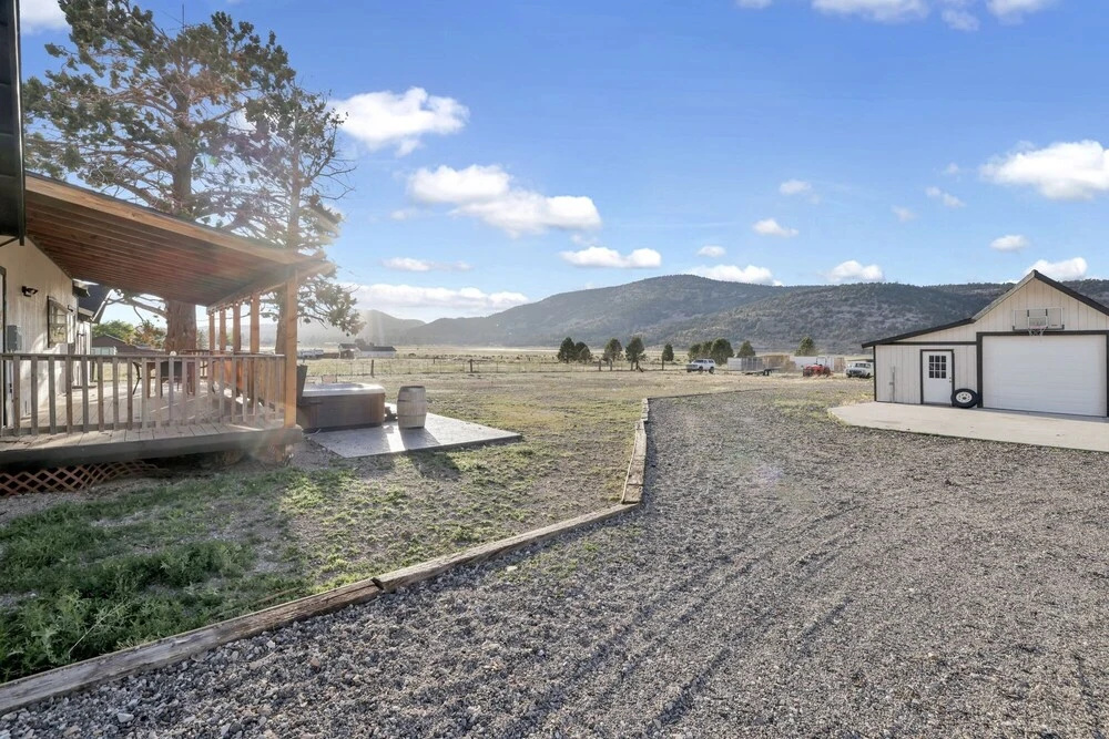 2130-bear City Ranch 4 Bedroom Home by Redawning