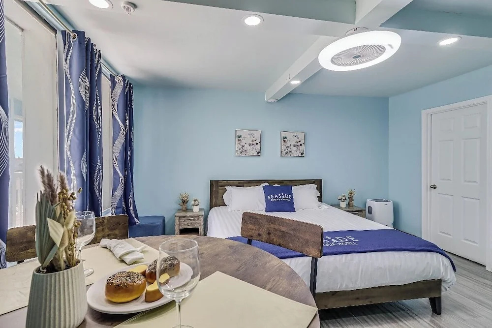 Seaside Boutique Hotel, Waves At Your Doorstep