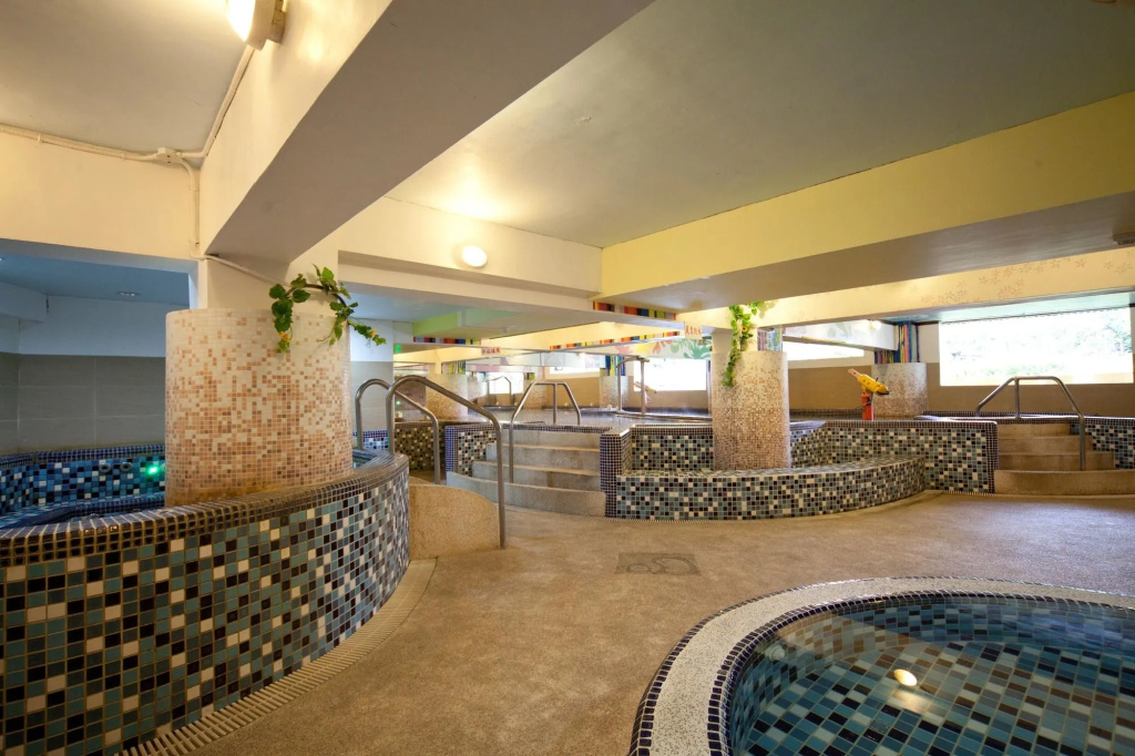 Champagne Hotel