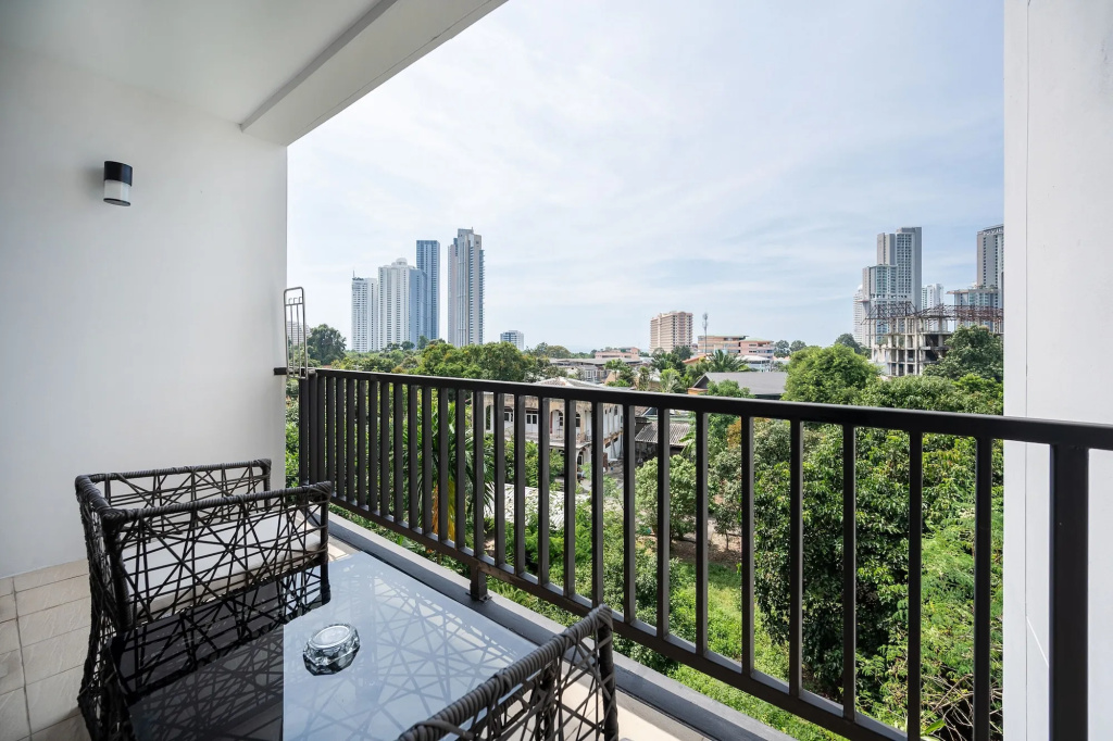 Manhattan Pattaya Hotel - SHA Extra Plus