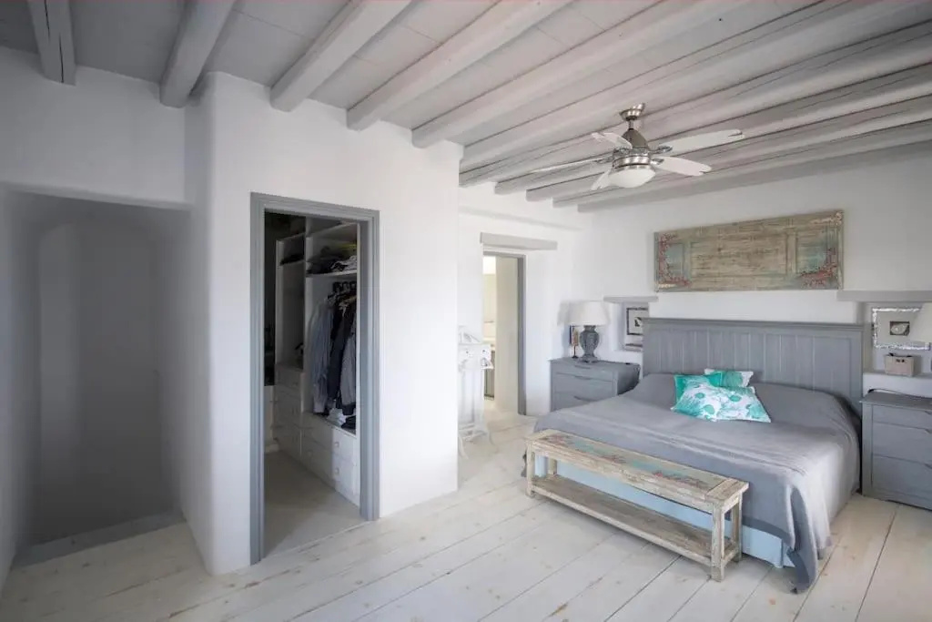 SUNRAY Paros Beach front 2 bedroom house next to kite sports