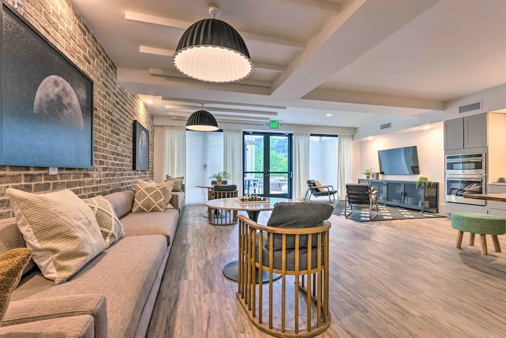 Walkable Downtown Asheville Condo w/ Balcony