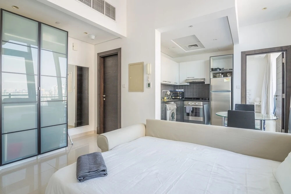 Nomad Retreats- Silverene tower Marina view