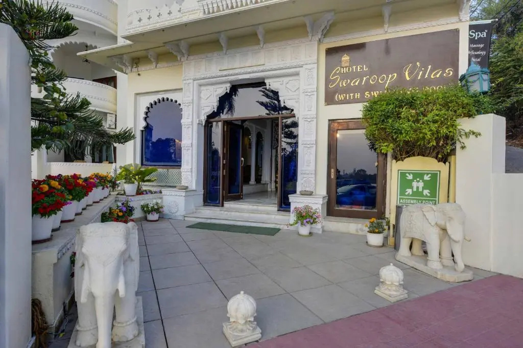 Swaroop Vilas - Lake Facing Boutique Hotel