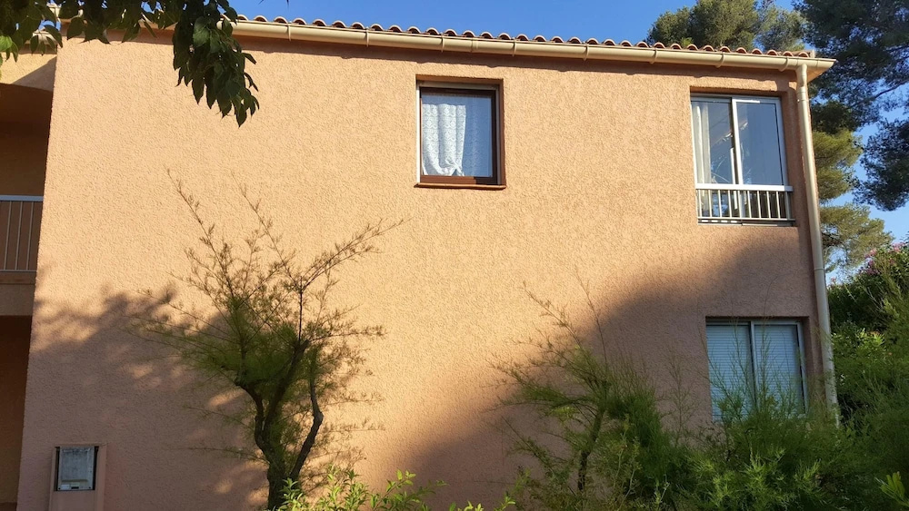 Studio in Sanary-sur-mer, With Wonderful Mountain View and Enclosed Ga