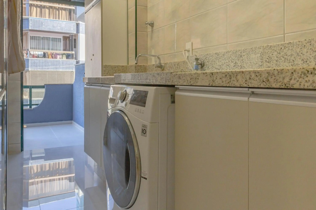 Apartamento em condomínio Pé na Areia em Itapema N1672