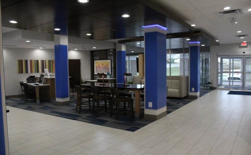 Holiday Inn Express & Suites - Milledgeville
