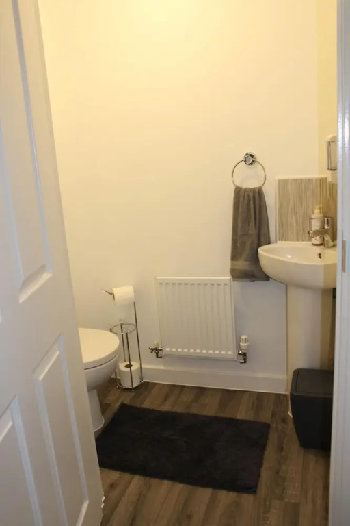 1-bed House - Sleeps 2 - Parking, Wifi