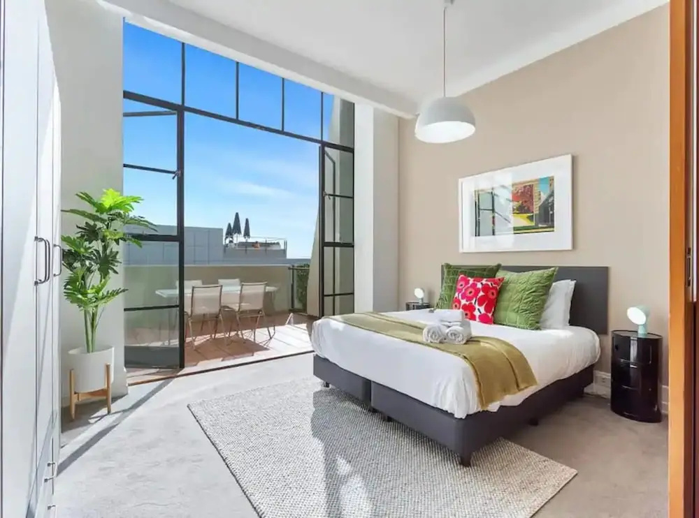 Lovely Bright Apt w/ Pool and Gym by Zodiak Stays