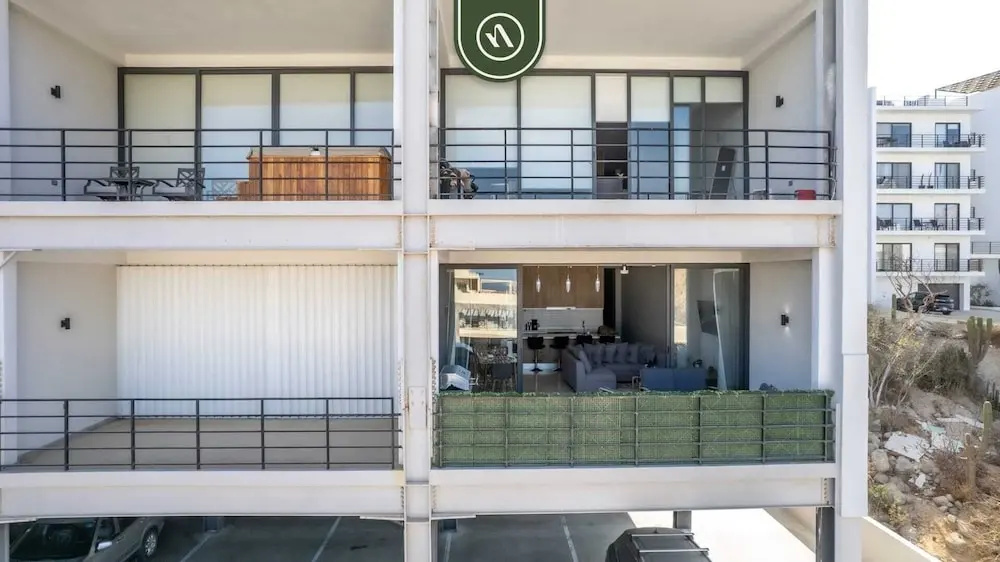 New 2 BR Condo With Private Terrace - BBQ