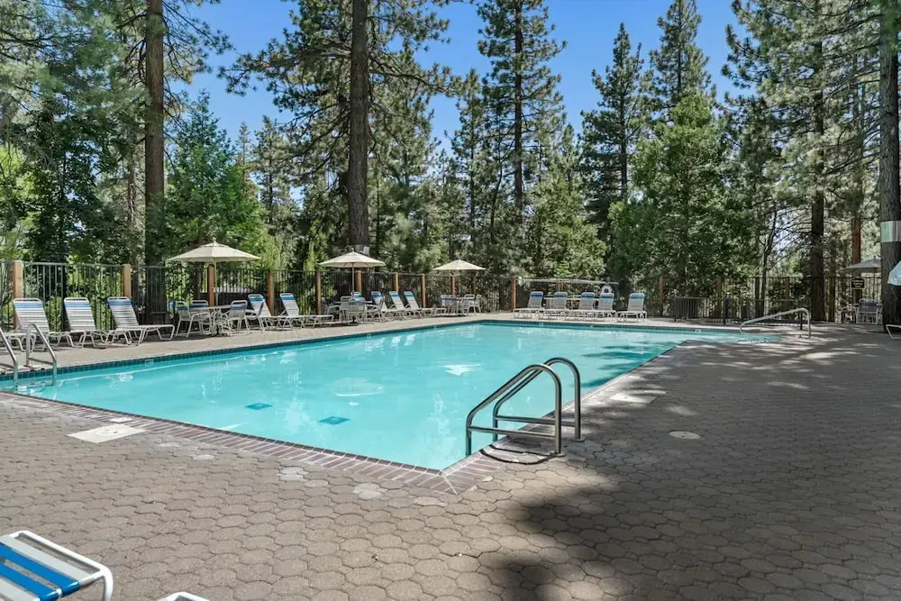 Creekside Chalet, Stay for 6