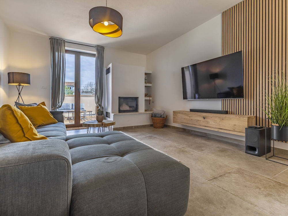 Family Villa With Pool, Wellness