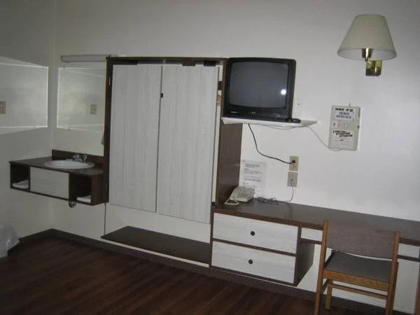 Motel Manic 2000