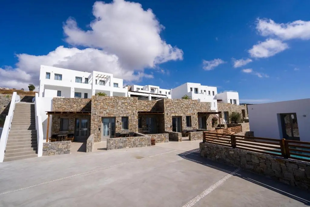 Kouros Blanc Resort & Suites