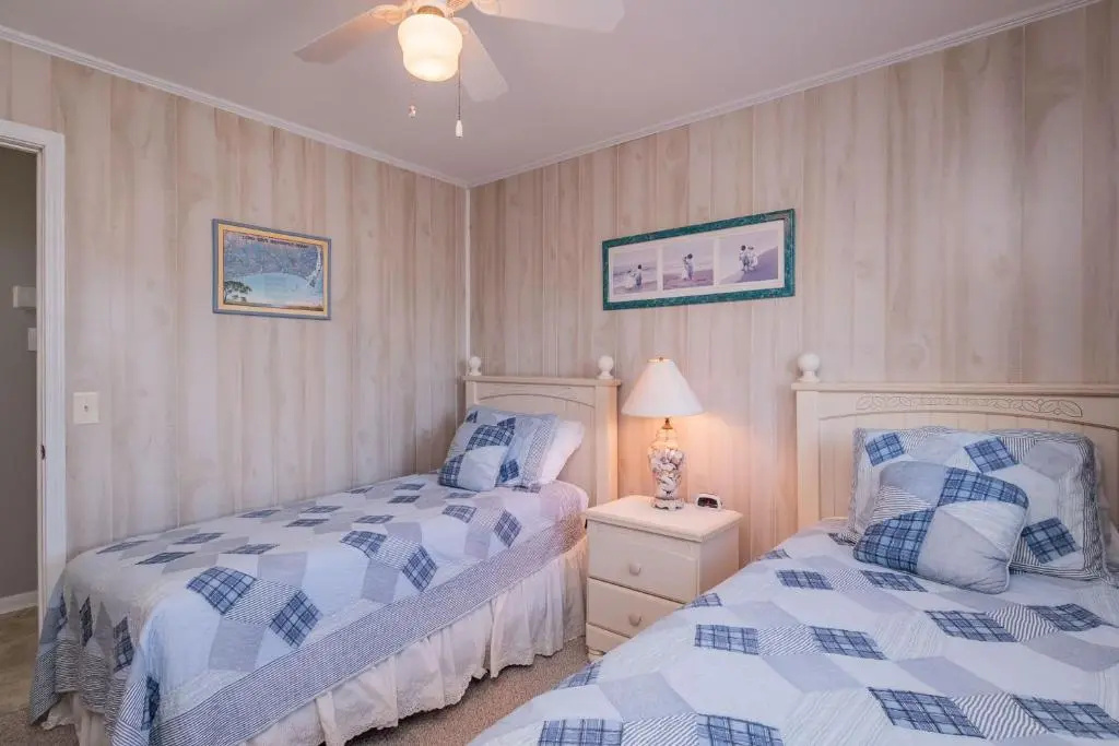 Dip Inn by Oak Island Accommodations