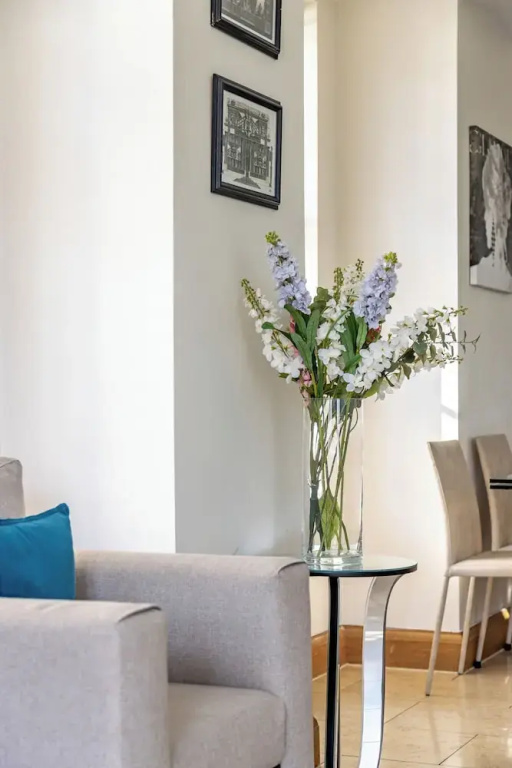 Park Lane 4-bed Mayfair Family House
