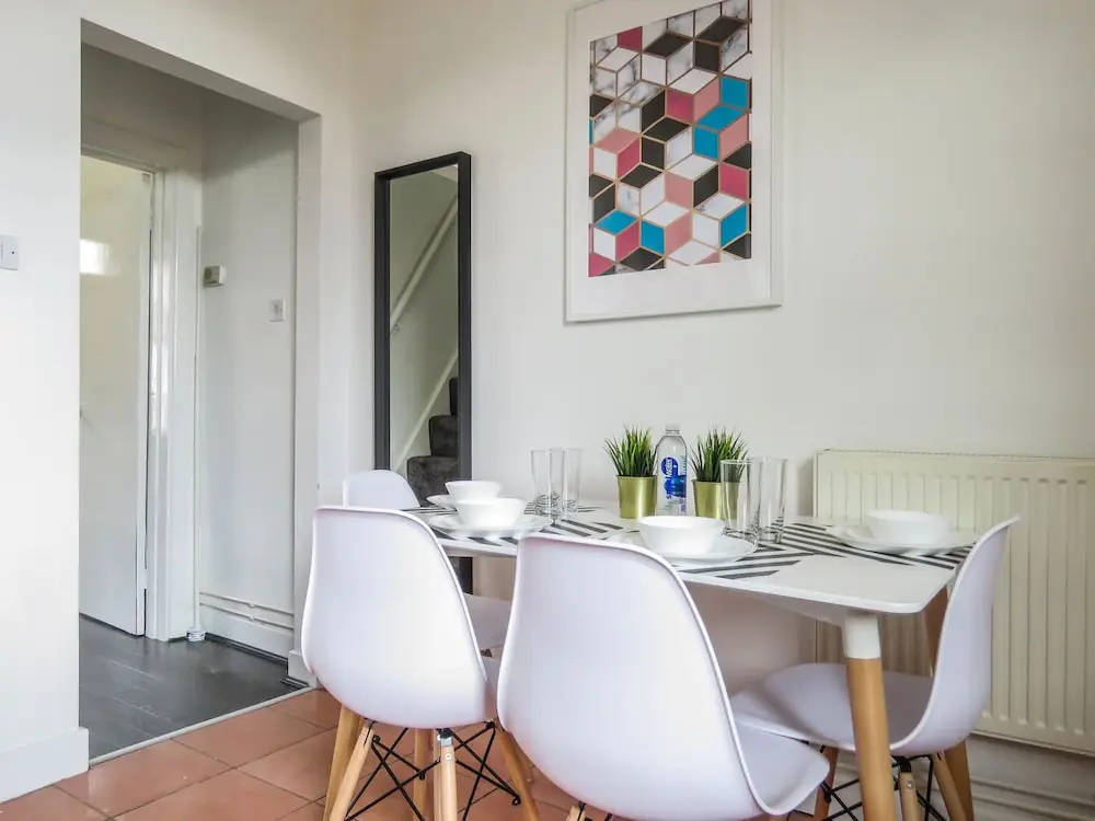 Tudors eSuites Historic Townhouse Birmingham with Garden