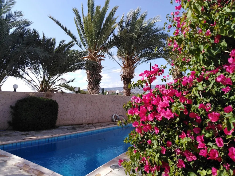 Lovely 7 Bedroom Villa !!