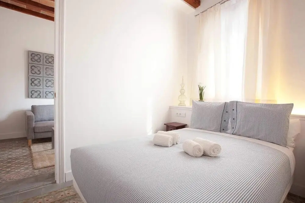 Modern 3 Bedroom Flat With Terrace in Lesseps