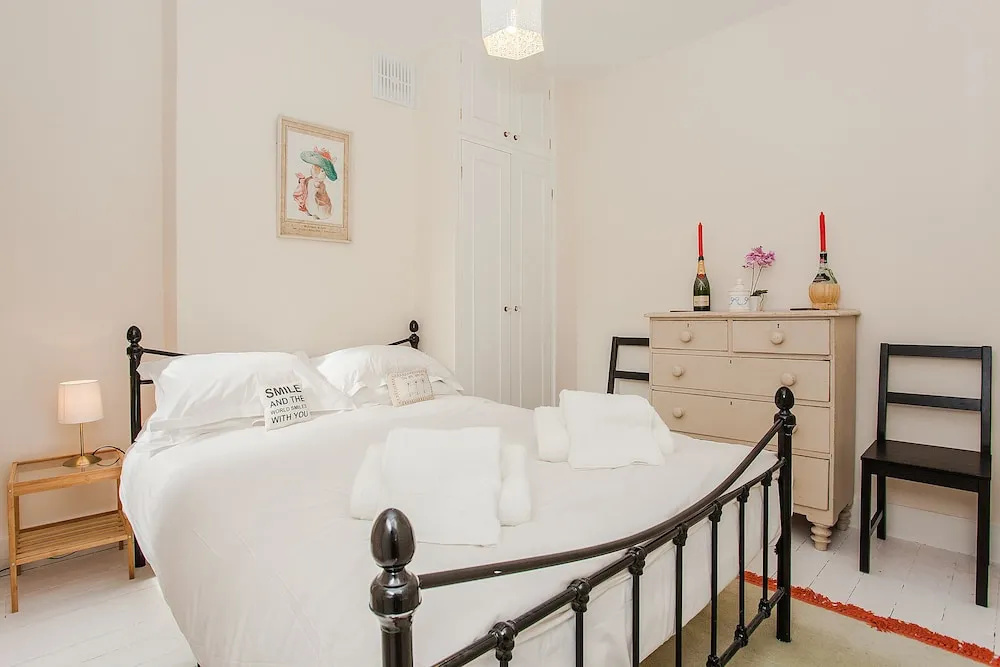 Beautiful 2 Bedroom Garden Apartment