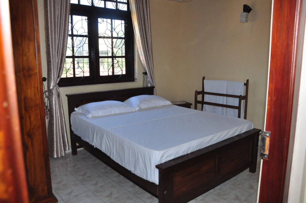 Sugandi Inn