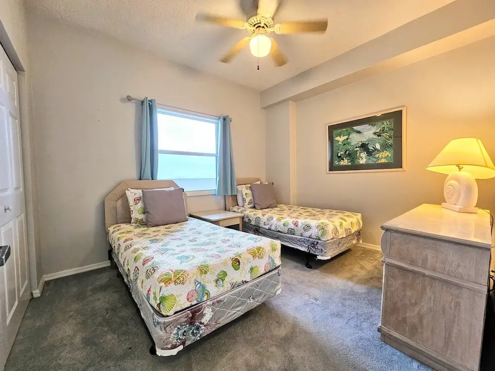 Breathtaking 5th Floor Ocean Views. Corner Unit Wraparound Balcony! 3 Pools