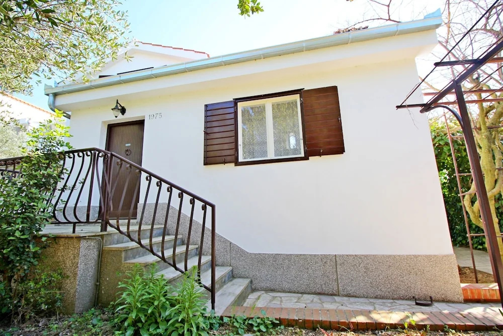 House Uzejra
