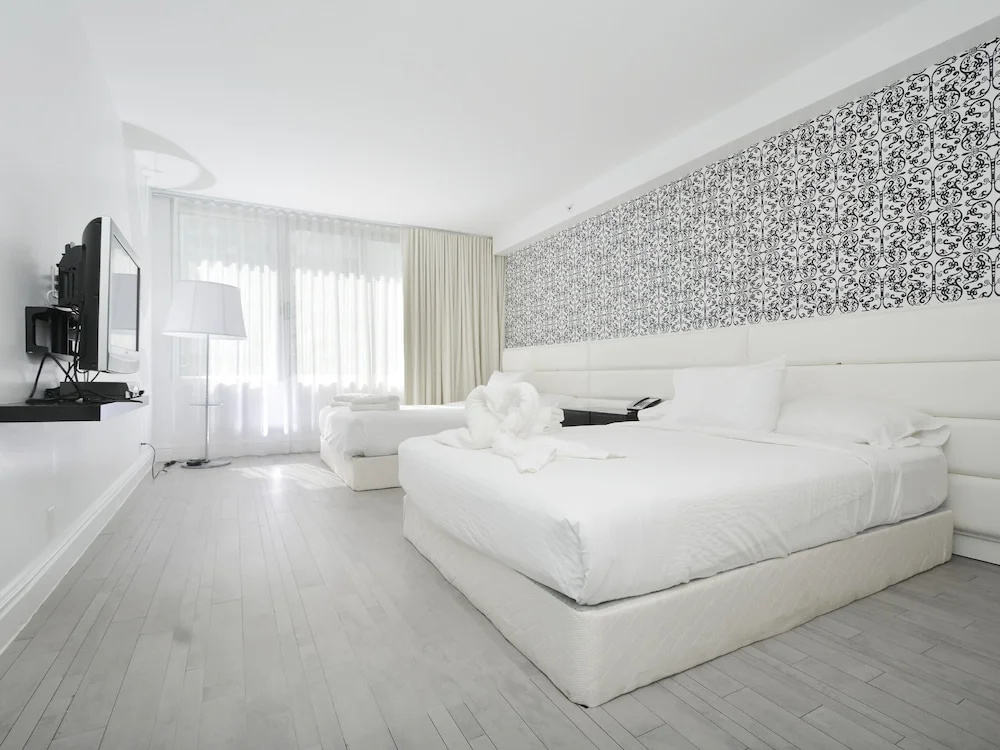 Miami World Rental - Mondrian 520