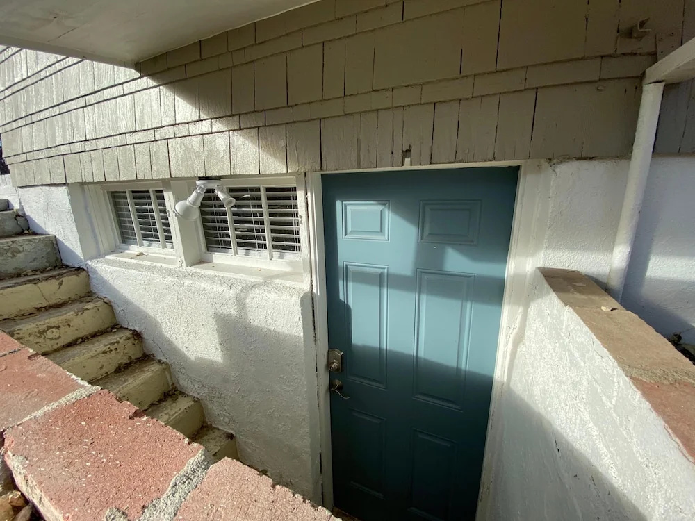 Inviting Bungalow Next to UNC - Free cruiser bikes!