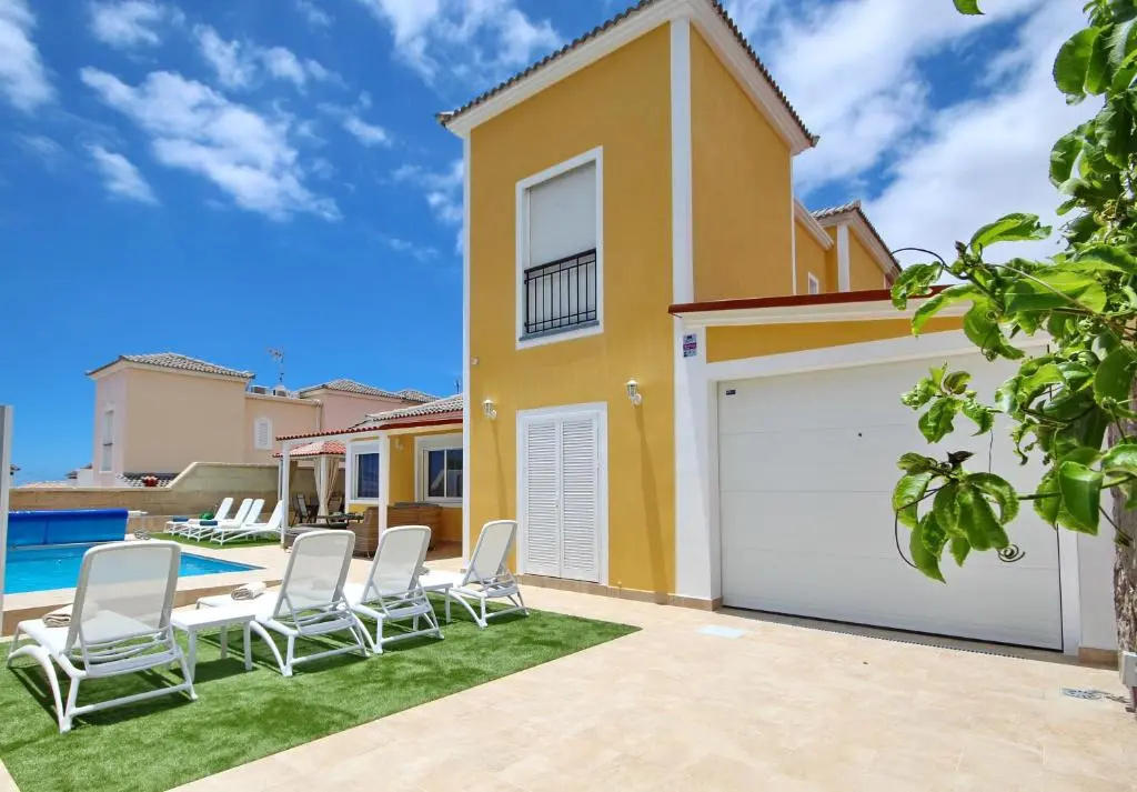 Amazing 5-bedroom villa in Costa Adeje