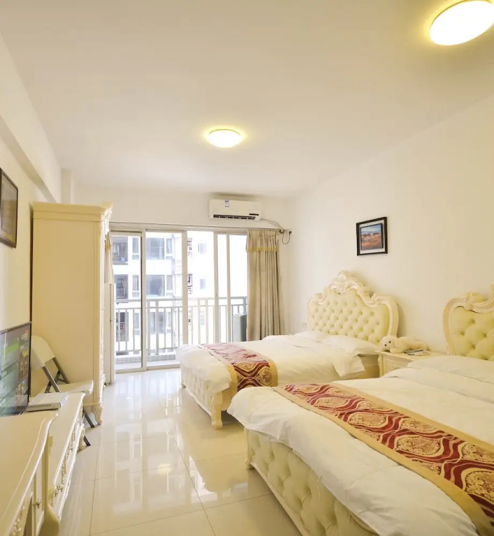 She & He Apartment Yitong Branch
