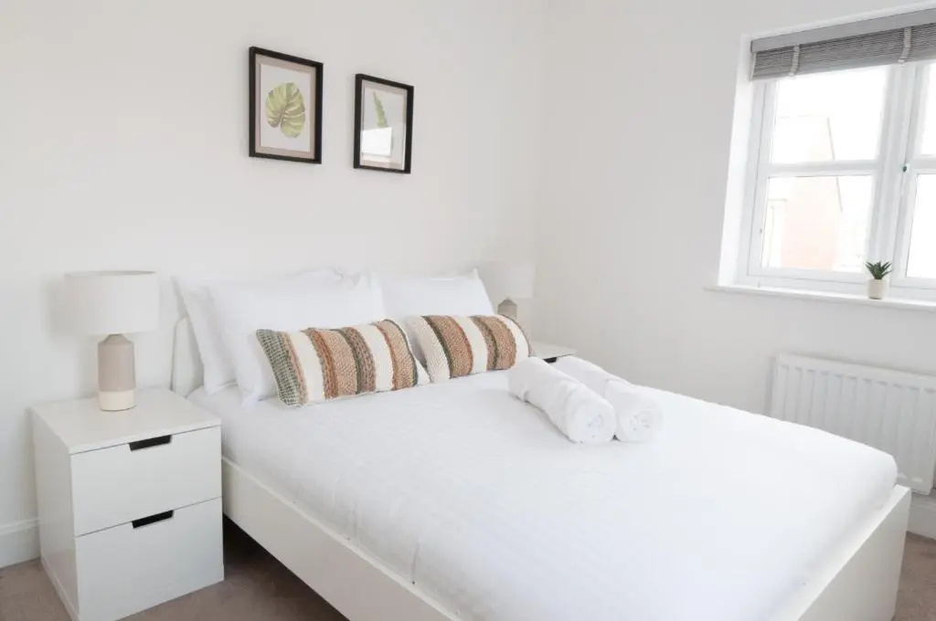 Lysander House - Modern, 4-Bed House, near Alton Towers