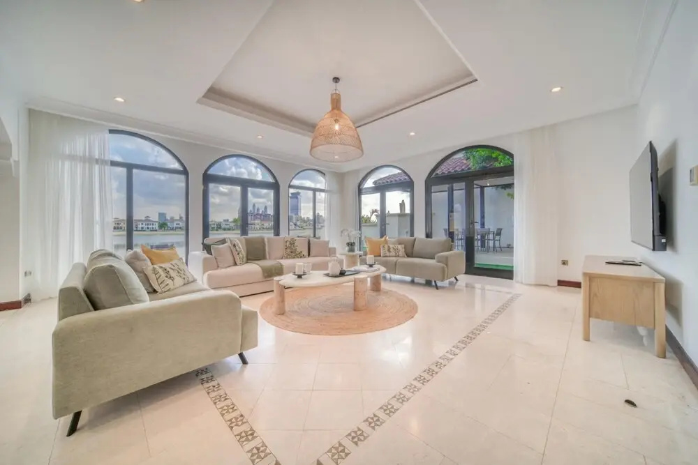 Exclusive 6BR Palm Villa w Private Pool and Beach
