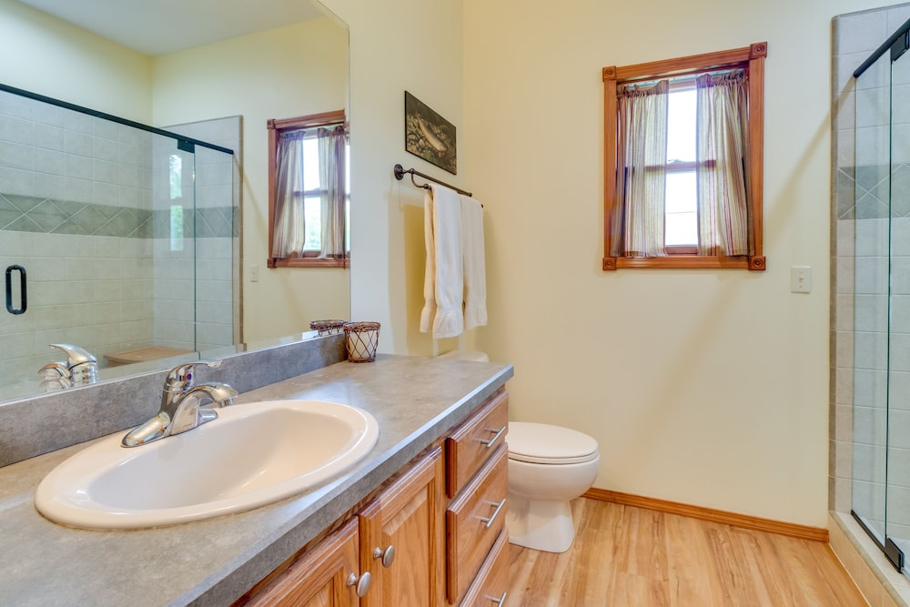 Waterfront Getaway w/ Patio on the White River!