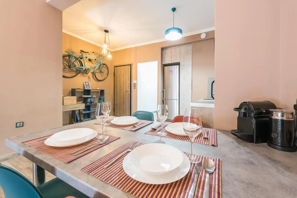 Stylish Luxury Apartment near Acropolis at Neos Kosmos metro station